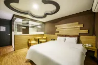 Jeonju Uadong Box Hotel
