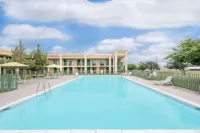 Days Inn & Suites by Wyndham York Hotels in East York