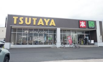 1. Niseko H..