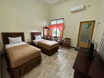 Hotel Winong Asri Hotels near Alun Alun Kembangjoyo Pati