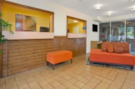 Days Inn by Wyndham Cincinnati East