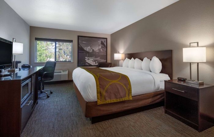 Super 8 by Wyndham St. Regis