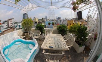 Full House Hostel