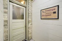 Bright Historic Apartment | 2 Blocks to Downtown - parking