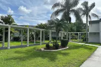 Ramada by Wyndham Cocoa - 3-Star