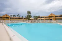 Days Inn by Wyndham Ocala North - parking