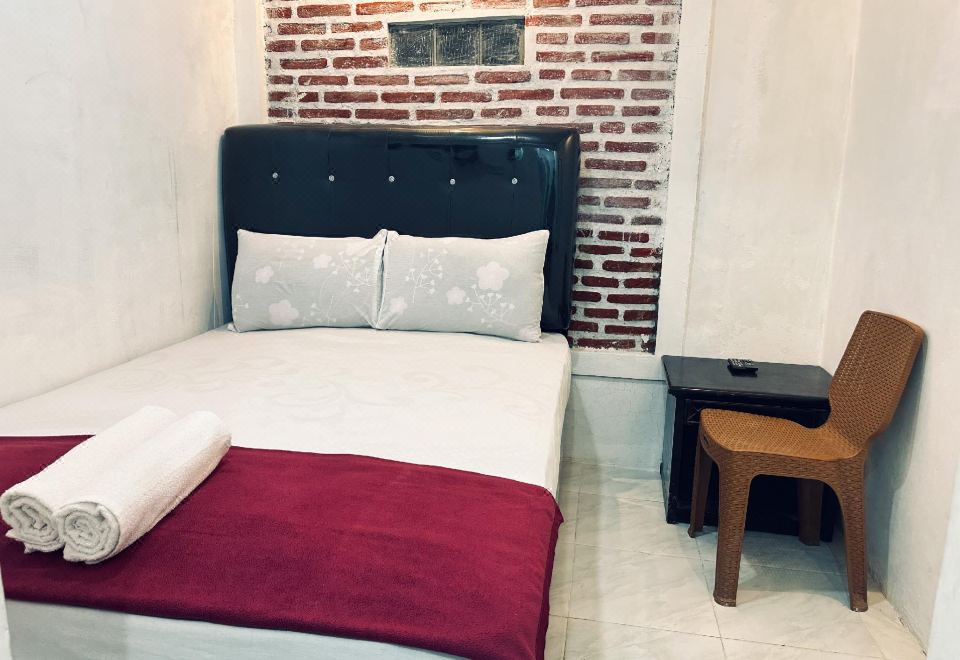 Guest House Hj Muriyah Syariah Slawi Mitra RedDoorz - Housity