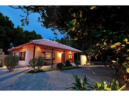 Adan Resort Hanali Village Sesokojima Отели рядом с достопримечательностью «Mt. Yaedake»