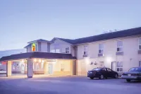 Super 8 by Wyndham Meadow Lake