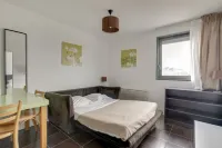 All Suites Appart Hotel Bordeaux-Lac Hotel berhampiran Jacques Chaban-Delmas Bridge