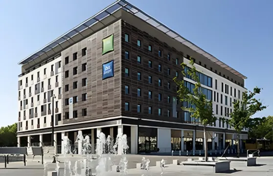 宜必思快捷尼姆中心火車站酒店