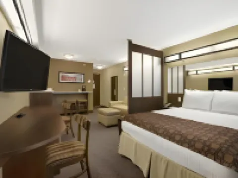 マイクロテル イン & スイーツ バイ ウィンダム ブラックフォールズ レッド ディア ノース のホテル