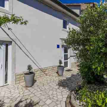 Kristina Hotel Exterior