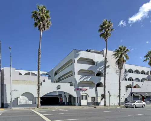 SoMa House – No Resort Fee Hotels near Monarch
