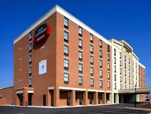 Courtyard Hamilton Hotels in Hamilton