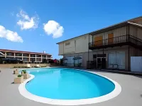 R Nite Star Inn and Suites -Home of the Cowboys & Rangers - Pools