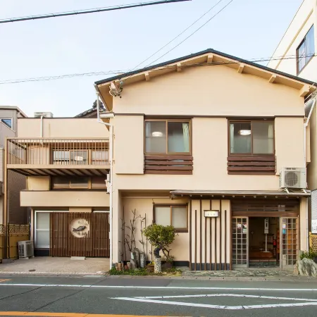 Yadoya Amisumi Отели рядом со станцией JR Bentenjima station