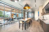 Mint House Dallas - Victory Park