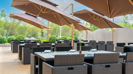 EVEN Hotel Yinchuan Yuehai Отели рядом с достопримечательностью «Chengtian Temple Pagoda»