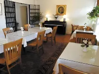 Jailhouse Inn - Inns