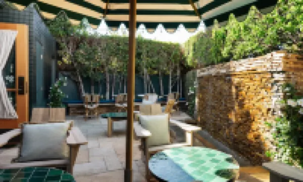 Le Petit Pali Brentwood Hotels near Brentwood