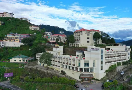 Royal Orchid Fort Resort Mussoorie Отели рядом с достопримечательностью «Mall Rd»