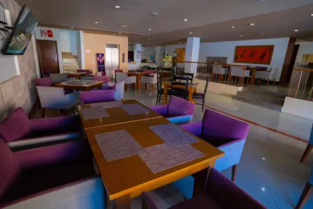 Hotel Suites Corazón Mexicano Отели рядом с достопримечательностью «Church of San Diego (Iglesia de San Diego)»