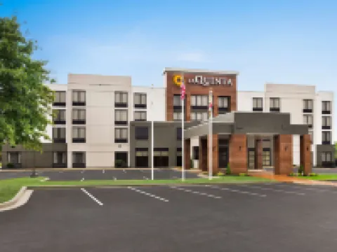La Quinta Inn & Suites by Wyndham Newark - Elkton Hotels in Elkton