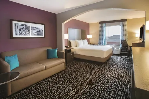 La Quinta Inn & Suites by Wyndham Pontoon Beach Hotels in Pontoon Beach