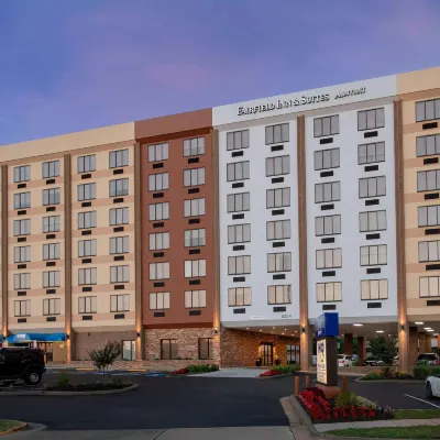 Fairfield Inn & Suites Alexandria West/Mark Center Hotels near Shirlington