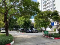 Dluxx Thammasat - parking
