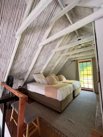 Cozy Camps Bay House with mountain and sea view