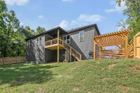 Pet-Friendly Bella Vista Home w/ King Bed, Kitchen & Trail Access