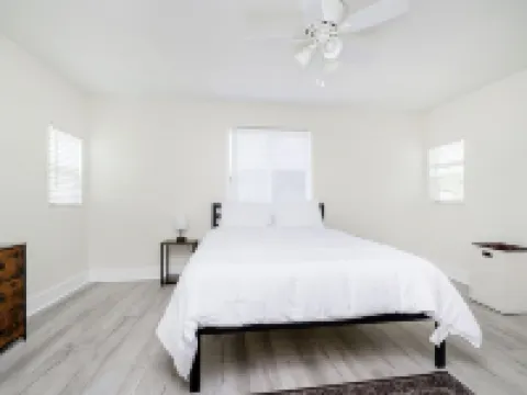 Iconic Speedway Location next to Indy 500 track, amenities, and restaurants 斯皮德韋酒店