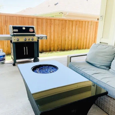 4 beds/ 3 bedrooms/ Family & Pet Friendly