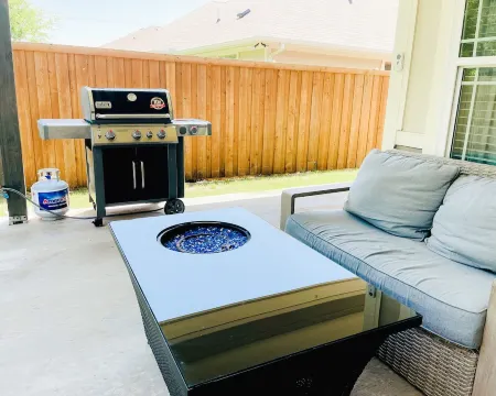 4 beds/ 3 bedrooms/ Family & Pet Friendly