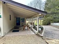 NEW Papa's Place on 1st hole Linville Land Harbor Pet Friendly