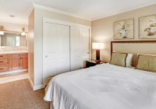 Cozy 3 Beds/2 Bath Condo - Silverado