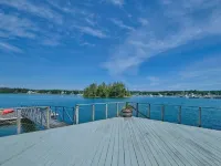 Tidewatch- harborside cottage, unparalleled views Hoteles en Tremont