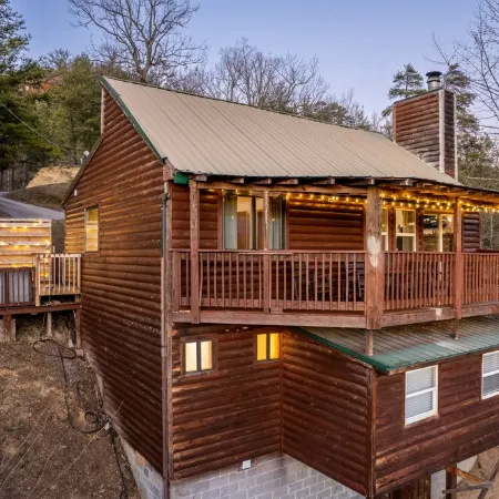 STUNNING SMOKY MOUNTAIN VIEWS! Hot Tub! Games! Close to Dollywood and Parkway!