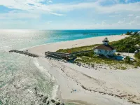 "Fountain of Youth" 2 bedroom 3 bath, bikes, BBQ