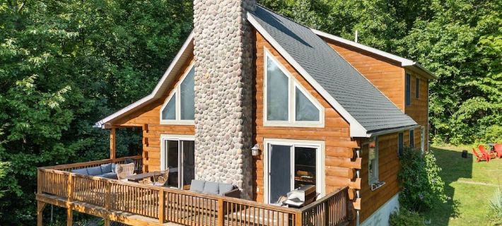 Beautiful Log Home, Lake side. Hoteles en Condado de Cayuga