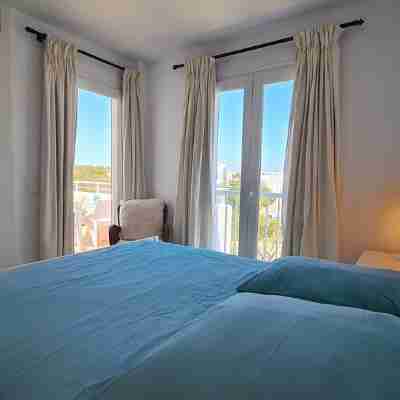 El Nido - Penthouse 200m from the marina with pool + priv. Roof terrace, A/C, WLAN Rooms