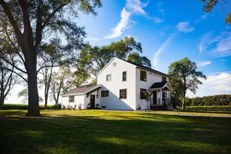 Mabel and Harry's, a modern country guest house Отели в г. Howard County