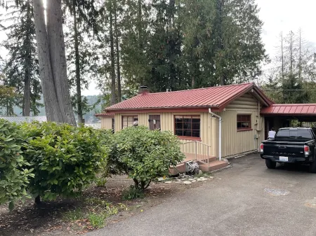 Scenic View Cabin Near Alderbrook Resort