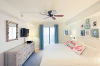 Beach Front Condo. Toes in the Sand. Family Friendly!!