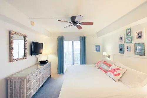 Beach Front Condo. Toes in the Sand. Family Friendly!!