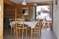 Large, Comfortable Apartment in an Exceptional Location Near the Village and Ski Slopes.