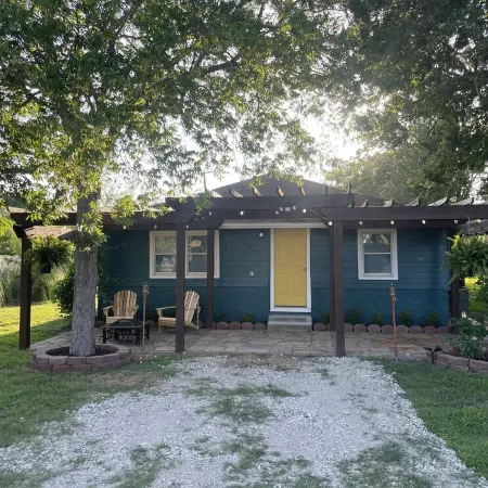 Quiet & Cozy: Close to Galveston Bay & Kemah , Galveston &  NASA Space center