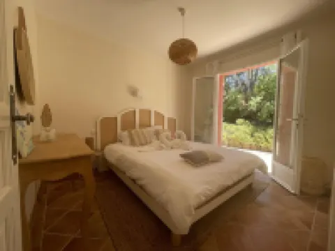 Beautiful vacation villa with large pool 900m walk to the beach for 12 people